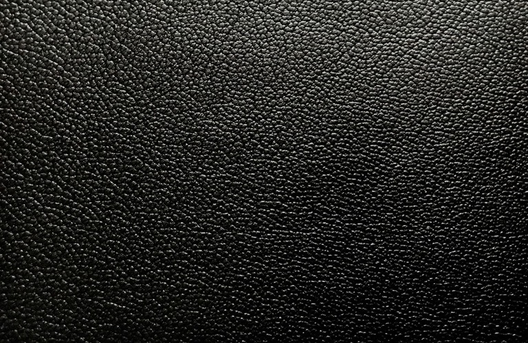 そんなことしてるんだ⁉人に話したくなる？皮革業界で働く人のお話⇩| 革素材なら販売や加工から製品まで広く対応する革庵